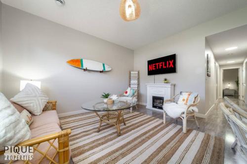BoHo Chic Suite - Long Stays - Fireplace - Garage