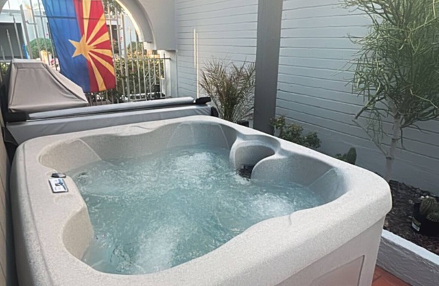 Boho Haven Studio @Central PHX Private Patio Wi-Fi +Hot Tub +Pool+EV charging