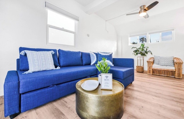 Boho Home in Ocean Beach- Sleeps 4- Walk 2 Beach