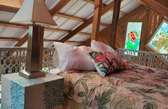 BoHo Love Nest Tiny Cottage at The Love Lodge Estate