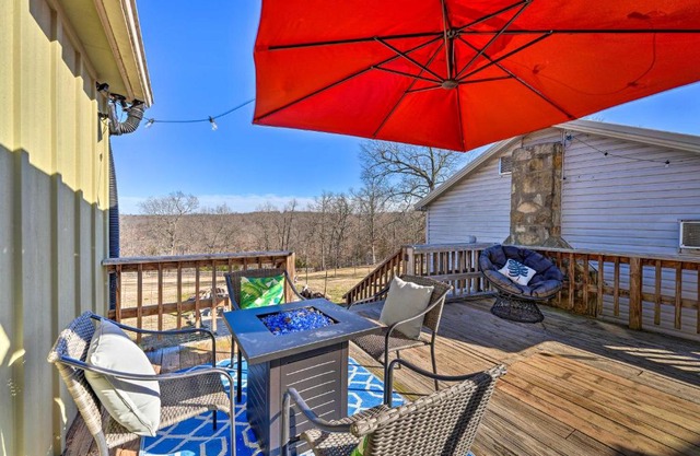 Boho Mountain Home Escape, Walk to Marina!