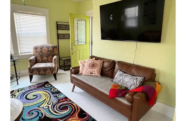 boho noc *GAME ROOM*pets welcome*king beds*freeW/D