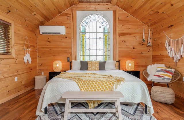 Boho room with King bed at New Park, a picturesque Finger Lakes event venue