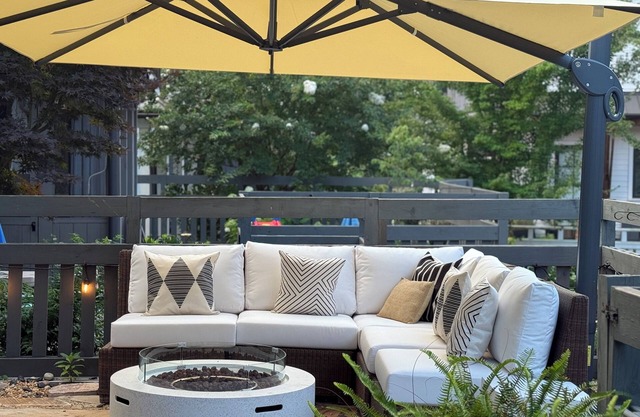 Boho Sanctuary: Nature Trails, Golf Cart & Zen Patio
