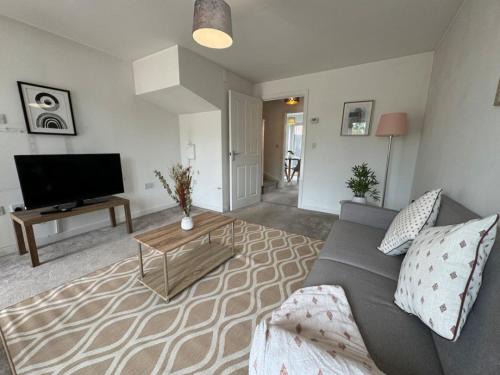 Bolehyde House, Sleeps 6, 3 Bedrooms, North Swindon location, Parking