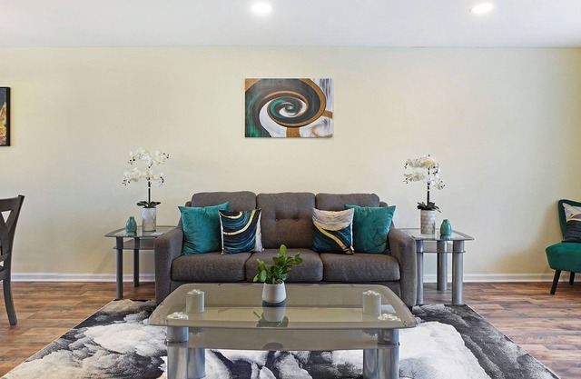 Bolingbrook FHS Rental - Woodview Ct