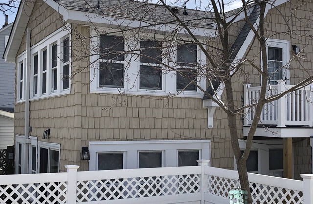 Bond Ave, Lavallette ... Super Beach Block Lower Apartment