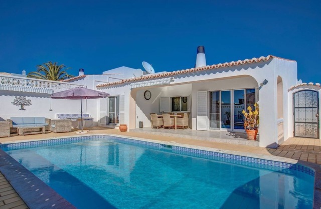 3-Zimmer-Villa mit beheiztem Schwimmbad in unmittelbarer Nähe von Carvoeiro