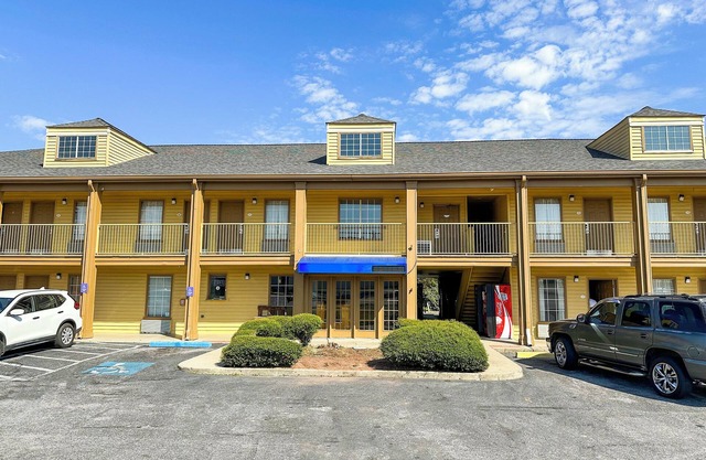 Bonita Lakes Inn