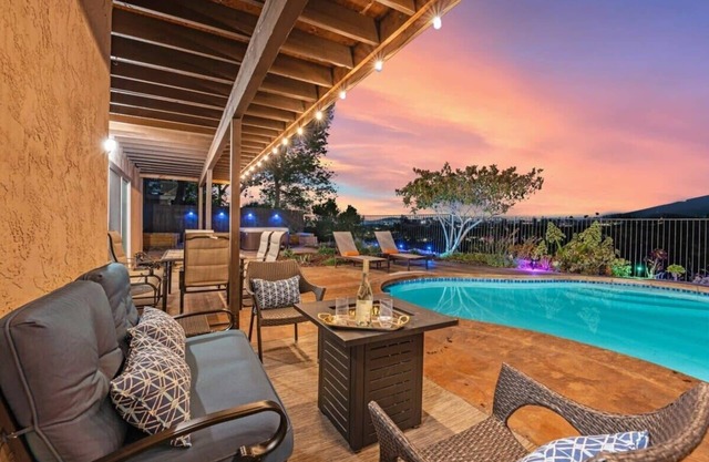 Pool, Hot Tub, Fire Pit, Parking and Views