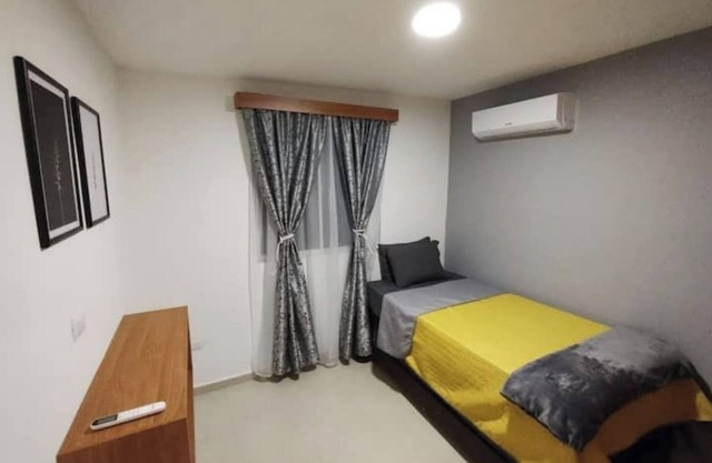 Bonita y Cómoda Casa a Minutos del Aeropuerto