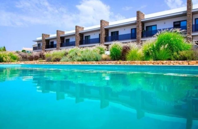 Bonjour House - Sea View & Pool and Garden & BBQ