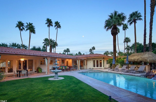 Gated Las Palmas Anwesen mit Innenhof, Pool und Medienraum - zu Uptown Design District zu Fuß