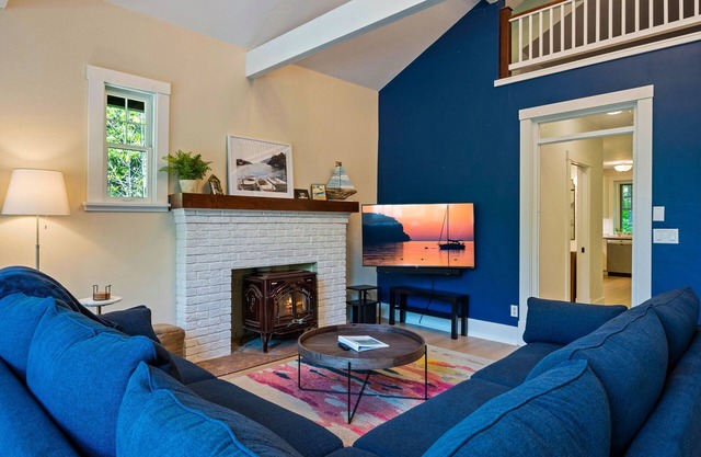 Cozy Home for 4 w/Large Yard | Walk to Bay Sunsets