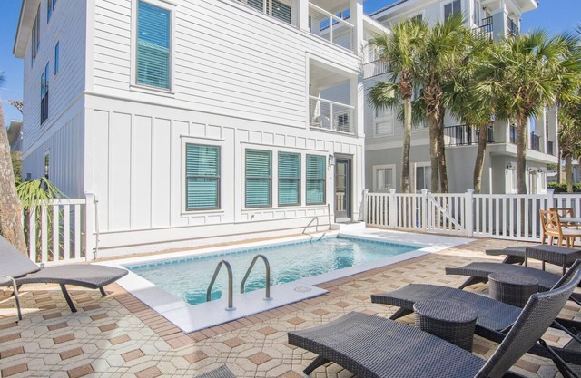 "Beach Music" Located 100 Yards from Beach! Private Pool! Gulf Views!