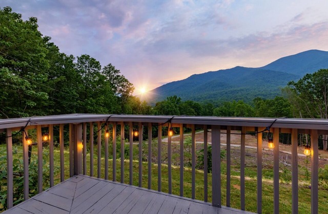 Book for Spring! Nelson 151, MTN views!