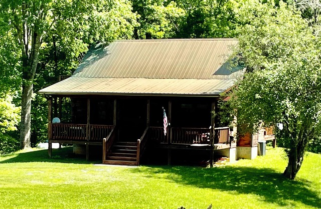 Niedliche Blockhütte Eingebettet in den Wald, Minuten zum NOC und zum See Nantahala