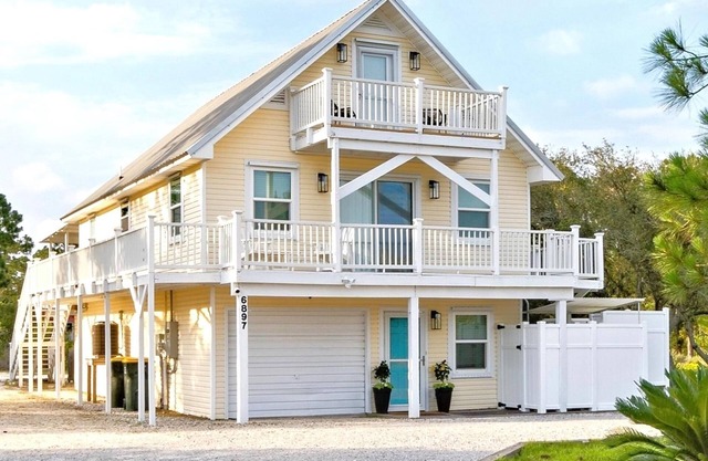 FREE Dolphin Cruise Ticket | Book Selah Cottage – Short Walk to the Beach!