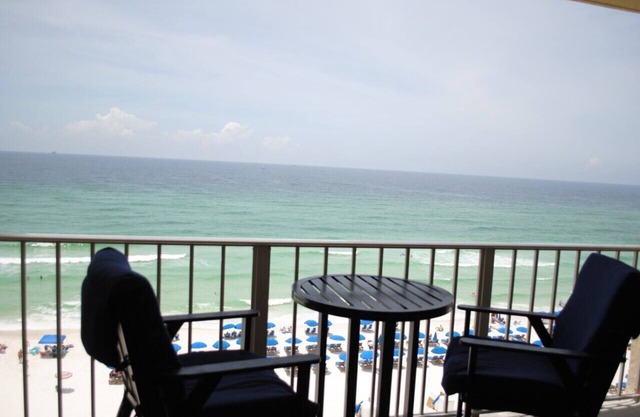 BOOK SOME TIME ON THE BEACH SLEEPS 4 beach chairs in season
