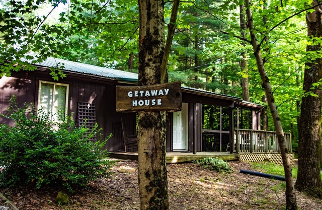 The Getaway House At Avenwood Cabins