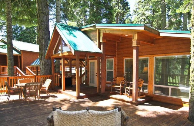 # 48 Die Hütten am Hyatt Lake - für 4 Personen - Whirlpool