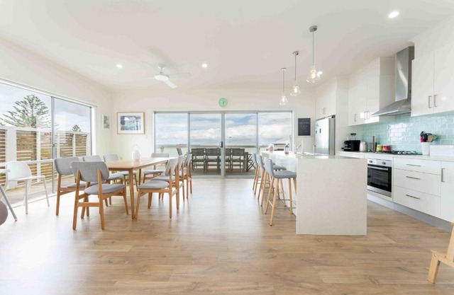 Boomer Beach Retreat- Pet and Family Friendly