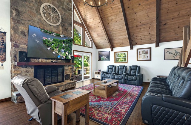 Boondock Bliss - Lakefront, private dock sleeps 15!