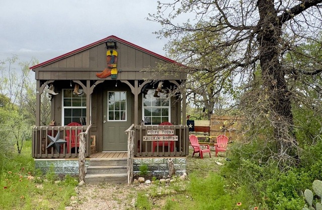 Boot Scootin' Boogie | Fun & Unique Cabin Close to Castell
