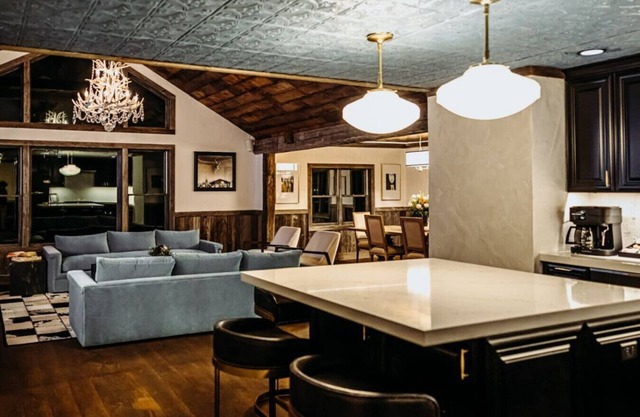 Bootleggers Lodge Apartment