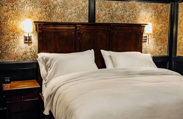 Bootleggers Lodge - Florence