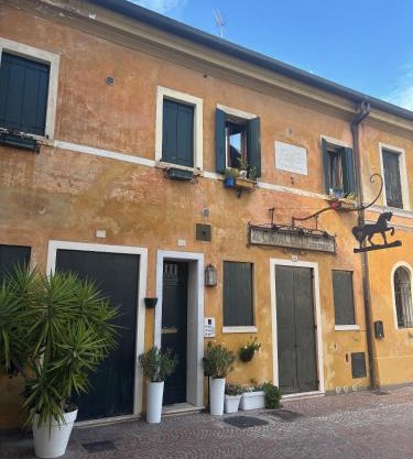 Borgo Cavour Santi40
