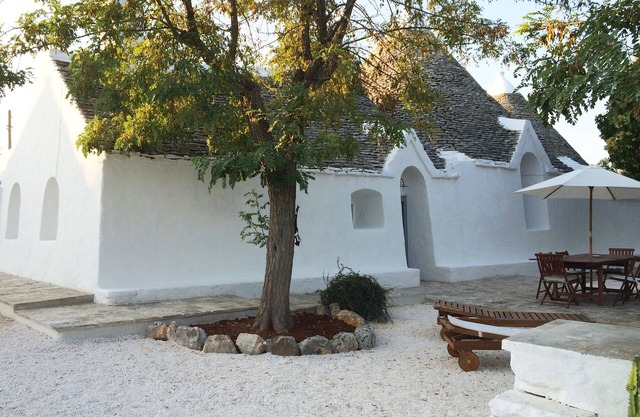 Unabhängiger Trullo in einem Borgo