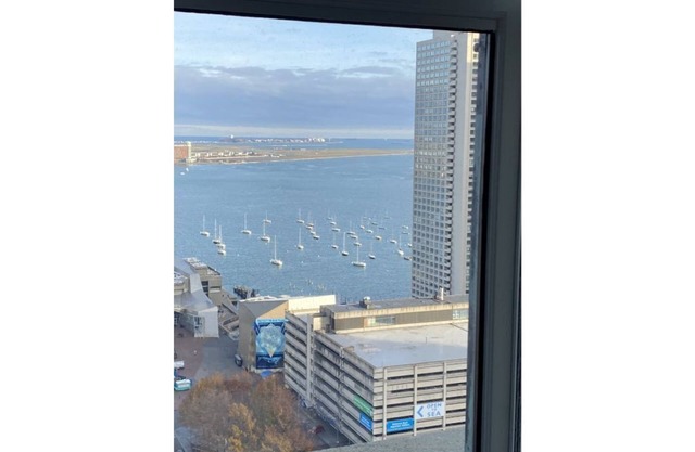 Boston marathon deluxe one bedroom suite in Custom House