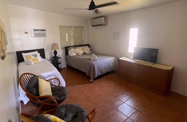 Bottoms Up #2 - Cozy apartment just minutes from downtown!
