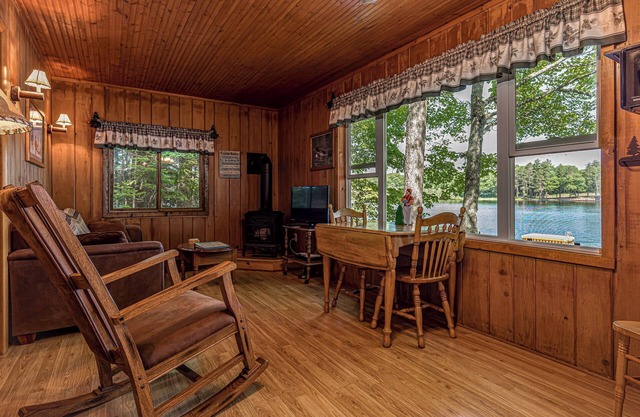 Bouchard Shores Resort on Lake Tomahawk - Bayside Cabin