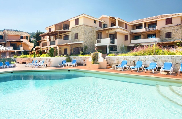 Bougainvillae Mono by Interhome