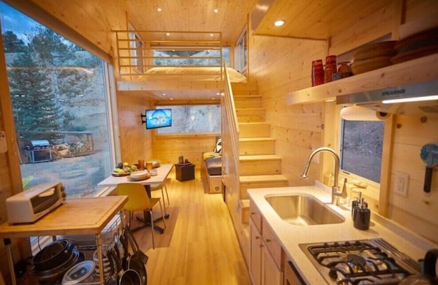 Bougie TinyHome w Mountain Views,HotTub, Just 2 mi. from Black Rock Hot Springs