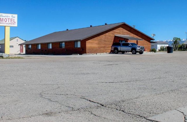 Boulder Inn