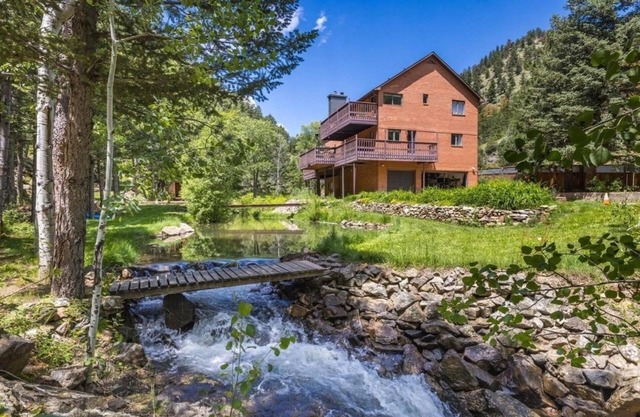 Boulder Luxury Getaway | 7 acres /w River & Pond