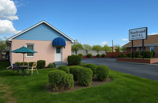 Boulevard Inn
