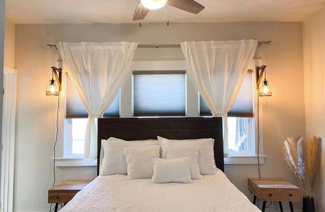 Boulevard Park Bungalow: Walk to Dining & Nightlife