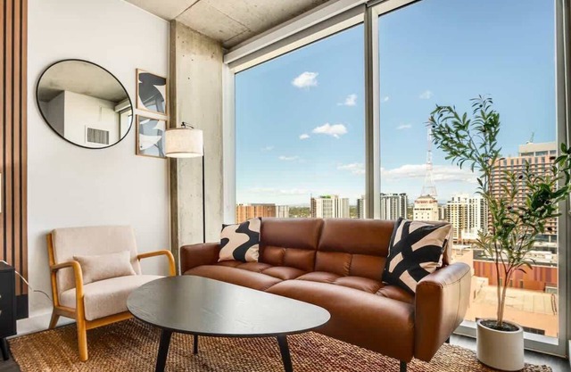 Downtown Highrise STU | Sky Pool, Parking, Gym 06