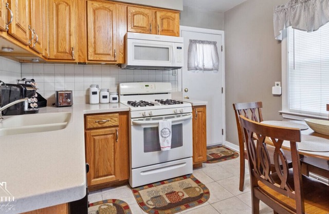 Bountiful Abode: 2 BR Full Bsmt