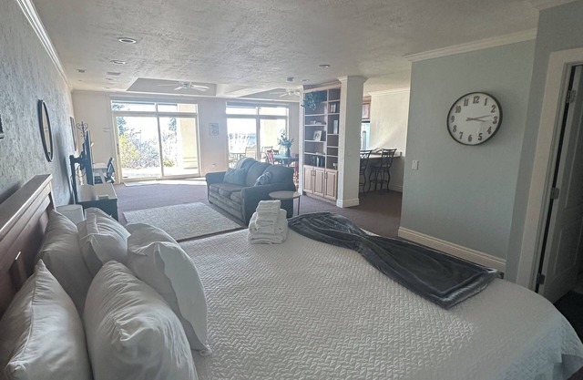 Bountiful Heights - Spacious Private Studio, Amazing Views