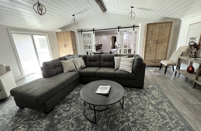 Bourbon Bonfire, Vacation Home near Lake Greeson