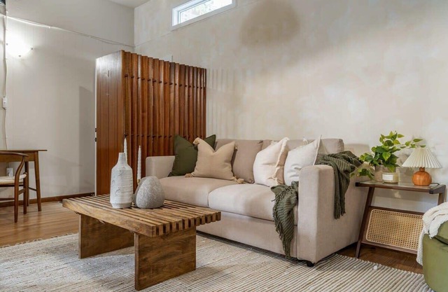 Bourbon | Retro Getaway | Sleeps 4 & Full Kitchen!