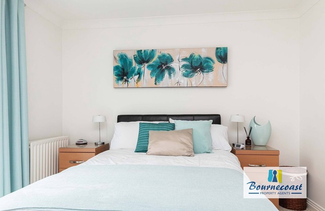 Bournecoast: Charming cottage-style maisonette with courtyard and parking-FM9583