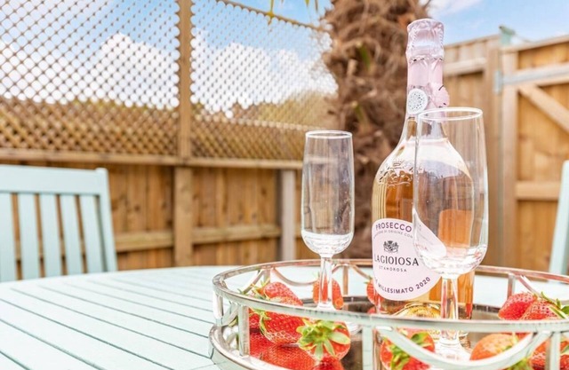 BOURNECOAST - FLAT WITH PATIO IN PRESTIGIOUS BOSCOMBE MANOR NEAR TO BEACHES-5286