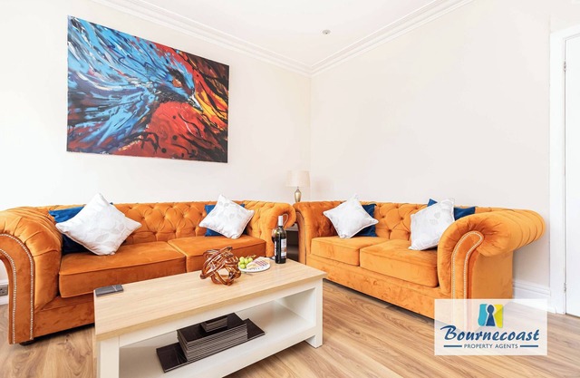 Bournecoast: Ground floor apartment - patio garden - near shops and beach -FM660