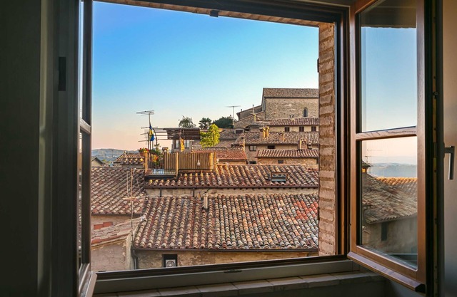 Boutique-Apartment mit Balkon, Pool- und Talblick im idyllischen Bergdorf